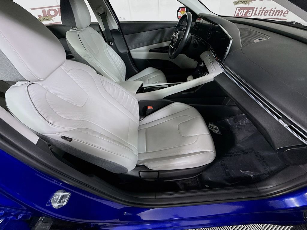 Certified 2023 Hyundai Elantra Limited image 30