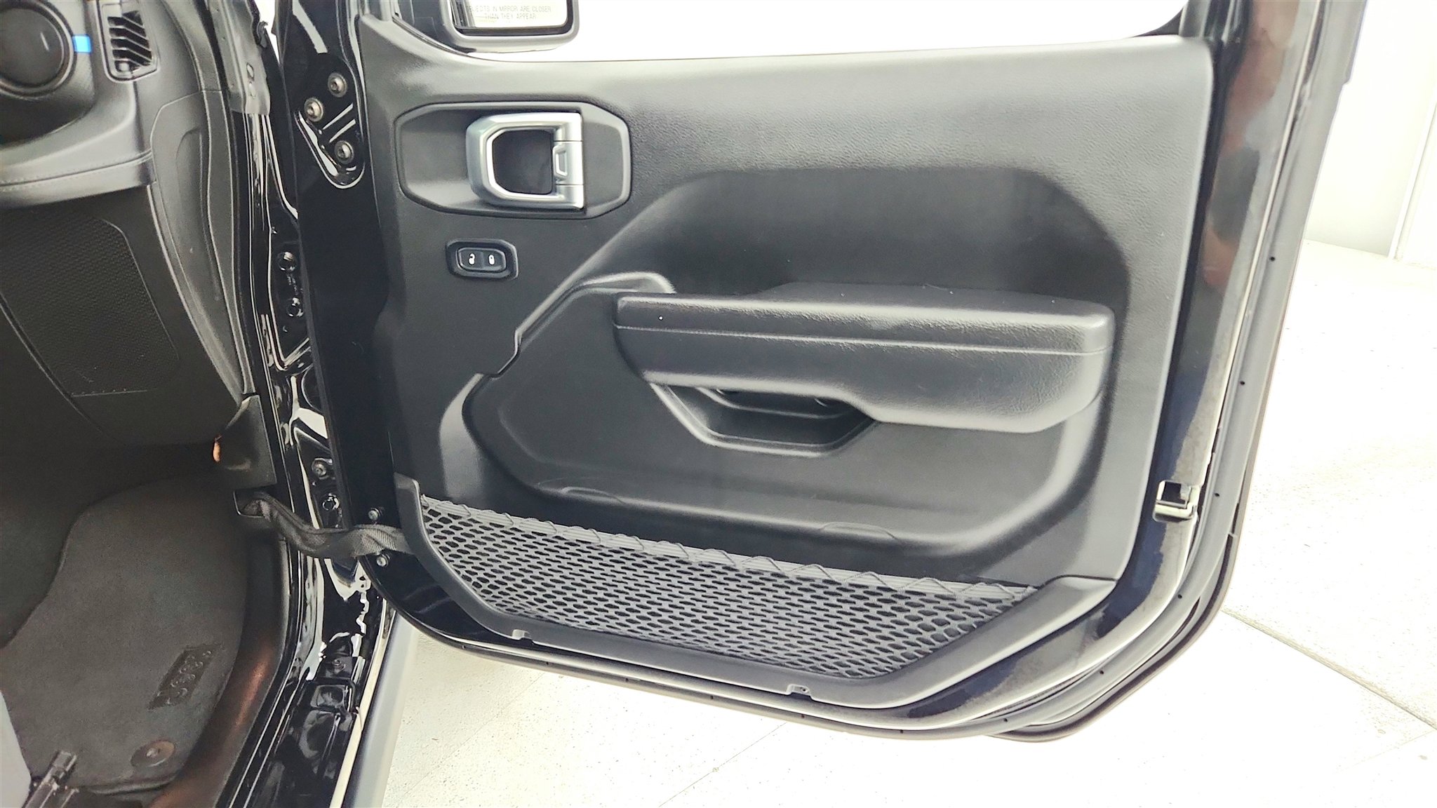 Used 2024 Jeep Wrangler Unlimited Rubicon 4xe image 36