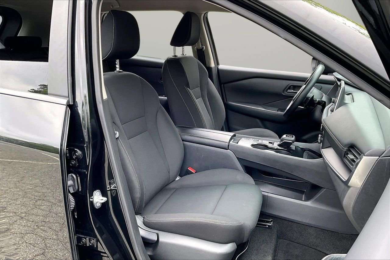 Used 2024 Nissan Rogue S FWD image 23