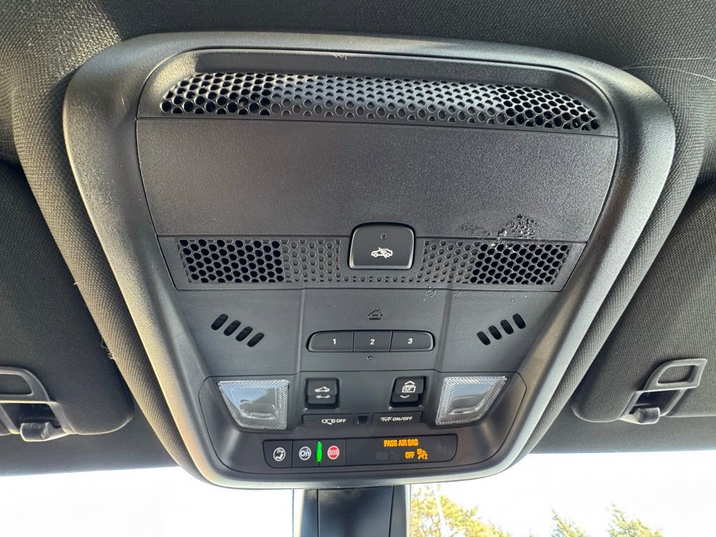 Used 2024 Cadillac XT6 Sport w/ LPO, ONYX Package image 27