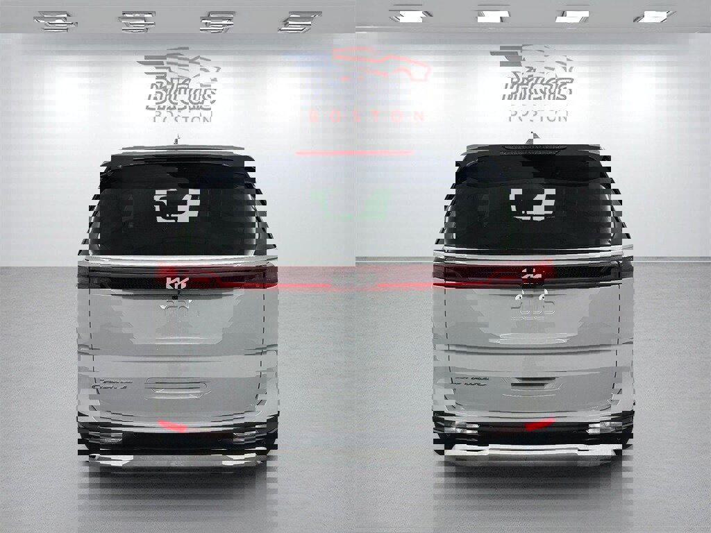 Used 2022 Kia Carnival EX image 5