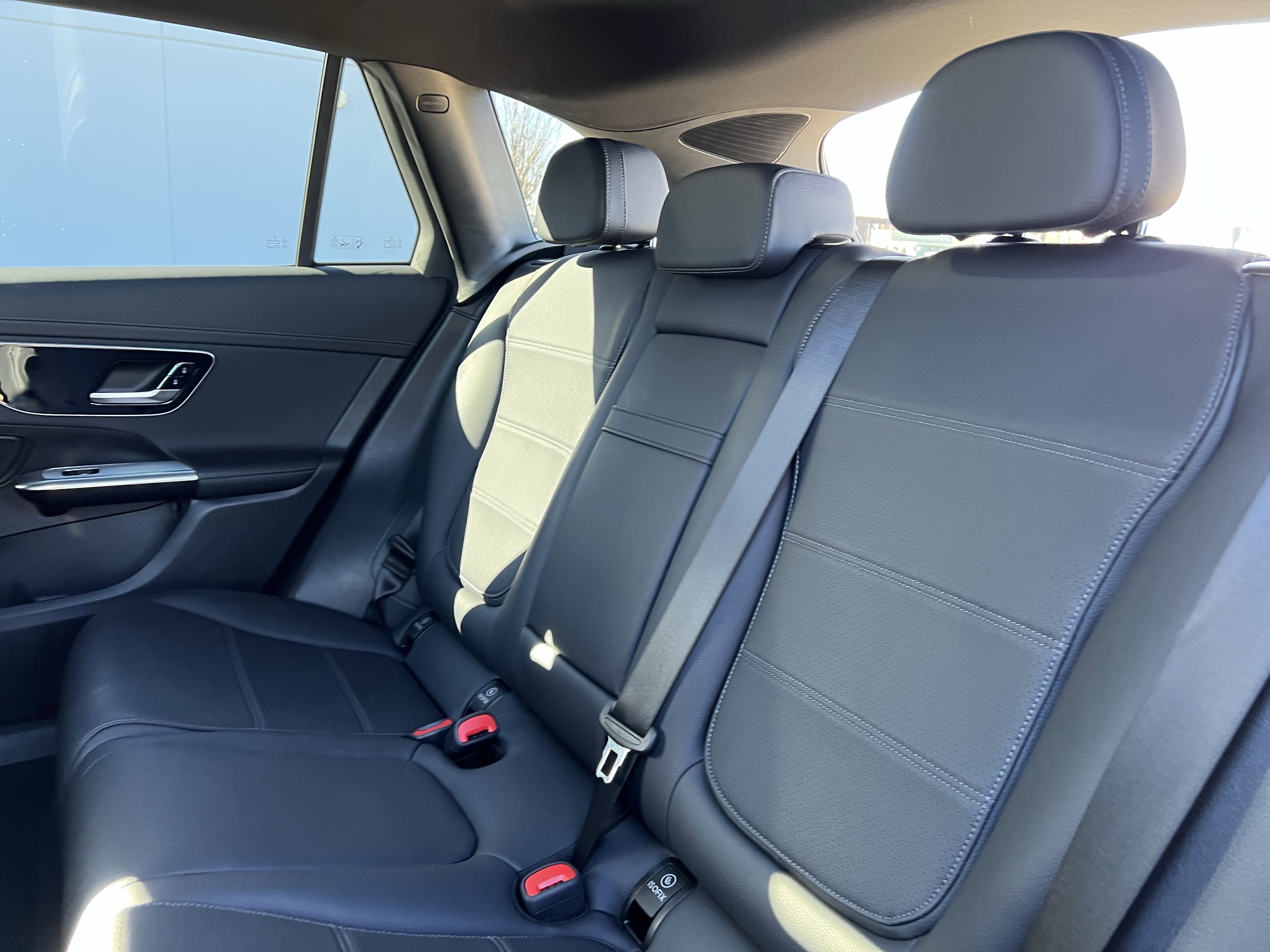 Used 2024 Mercedes-Benz GLC 300 4MATIC image 33