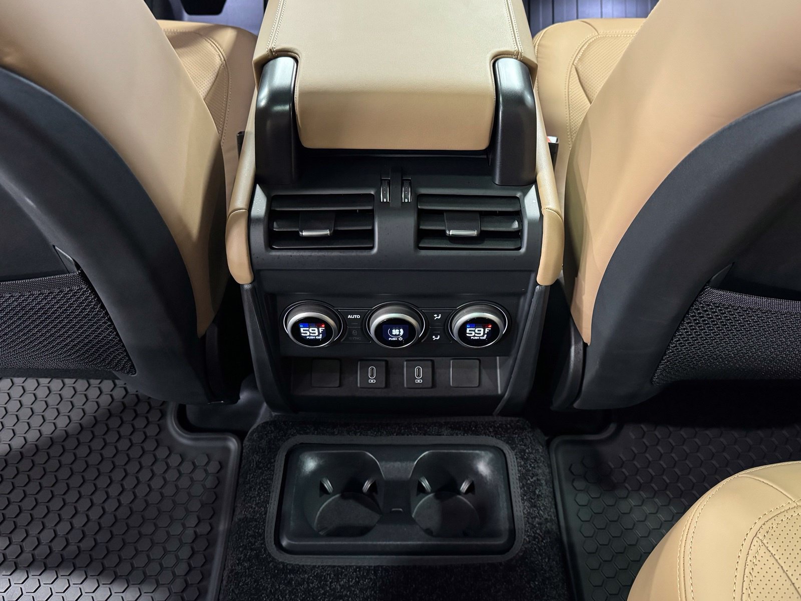 New 2026 Land Rover Defender 130 X-Dynamic SE AWD/4WD image 36