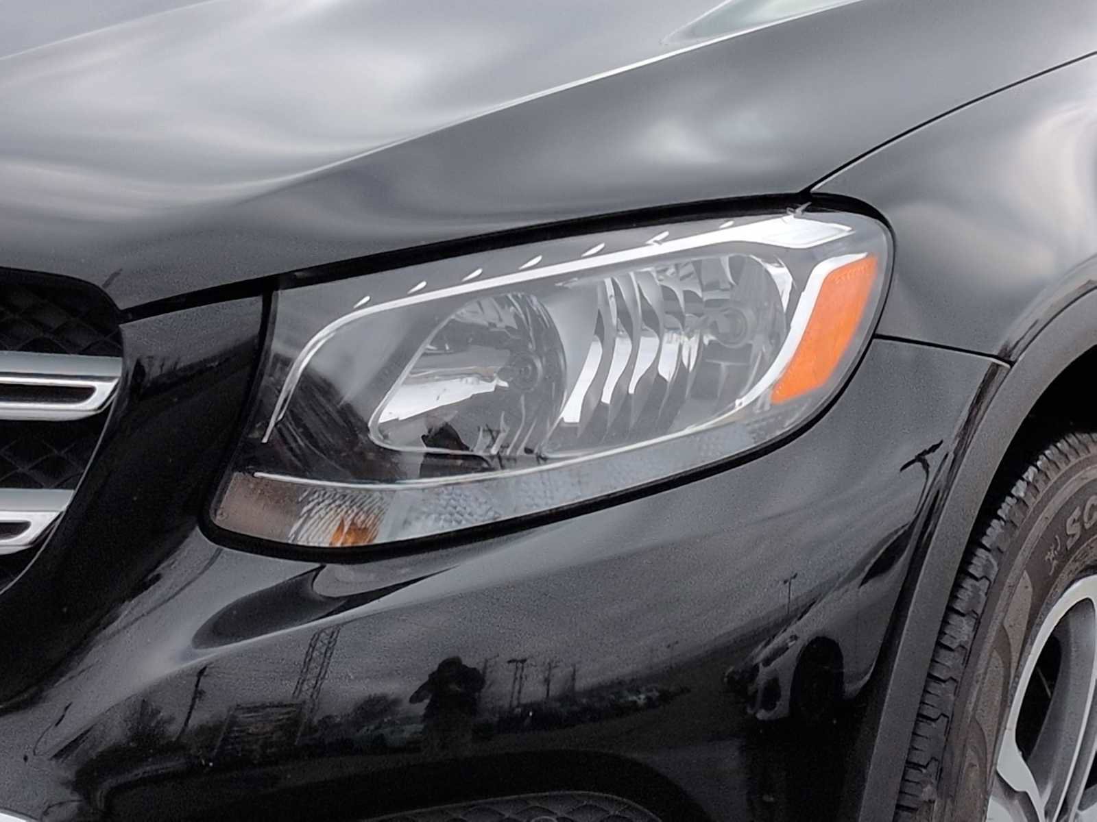 Used 2019 Mercedes-Benz GLC 300 4MATIC image 11