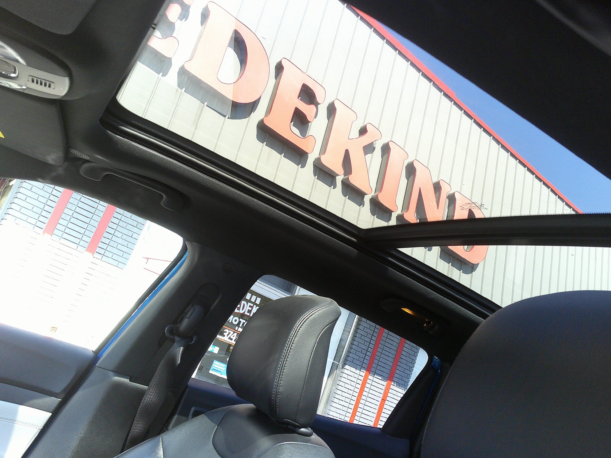 Used 2023 Jeep Compass Limited w/ Sun and Sound Group AWD/4WD image 17