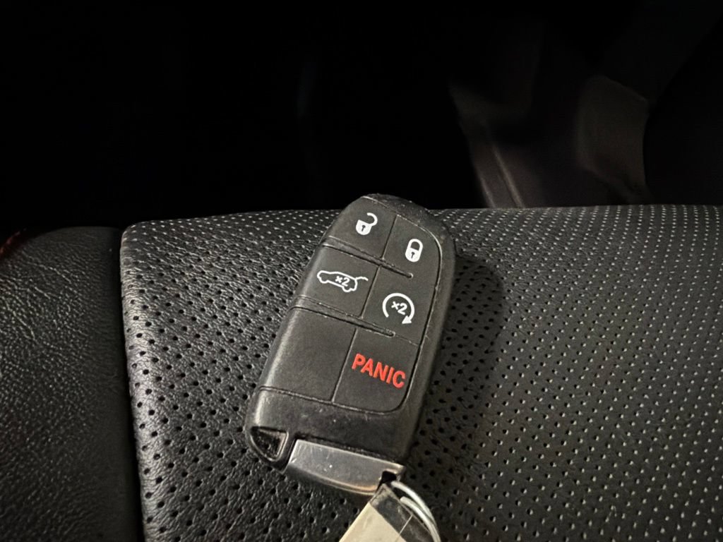 Used 2018 Dodge Durango R/T w/ Technology Group AWD/4WD image 39