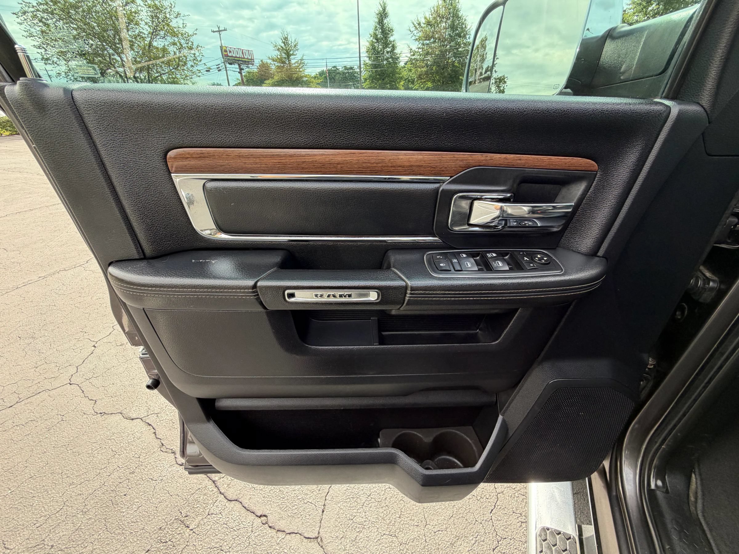 Used 2015 RAM 3500 Laramie AWD/4WD image 16