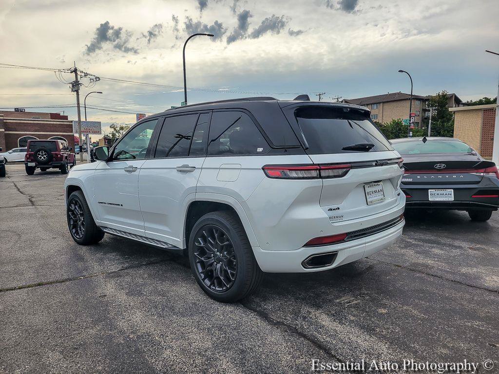 Used 2025 Jeep Grand Cherokee Summit AWD/4WD image 11