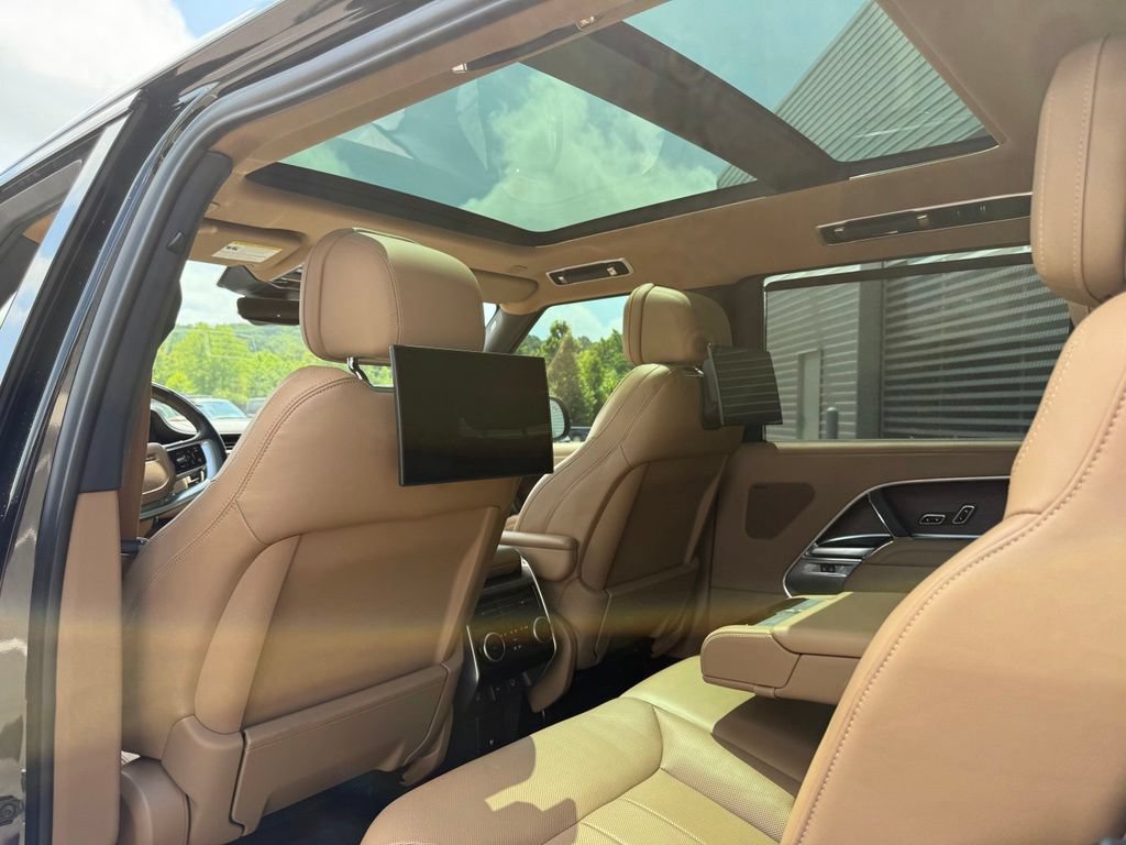 Certified 2025 Land Rover Range Rover Long Wheelbase SE AWD/4WD image 20