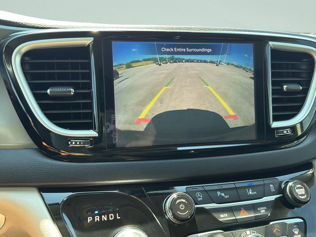 Used 2024 Chrysler Pacifica Touring-L FWD image 24