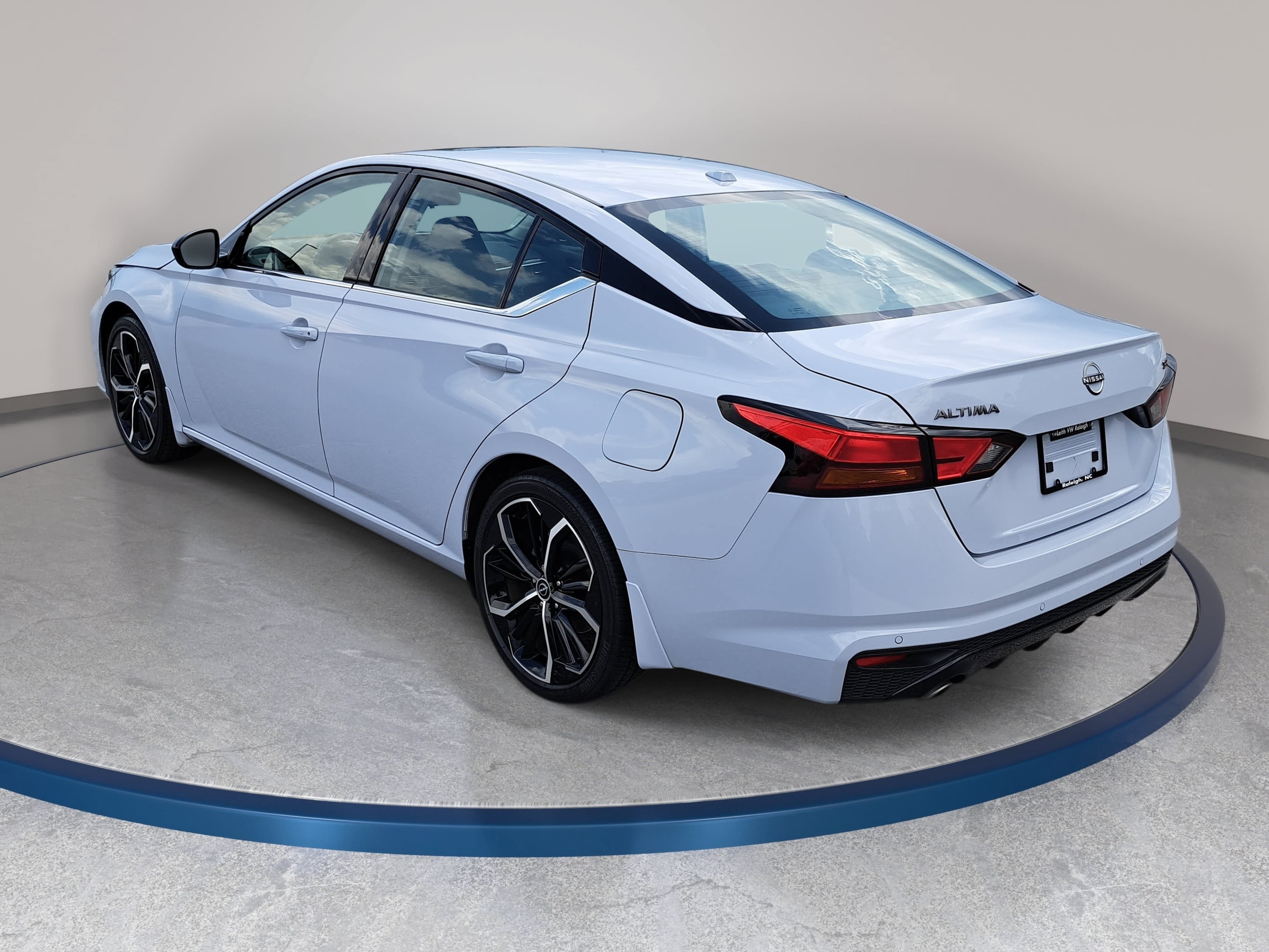 Used 2025 Nissan Altima 2.5 SR w/ SR Premium Package FWD image 7