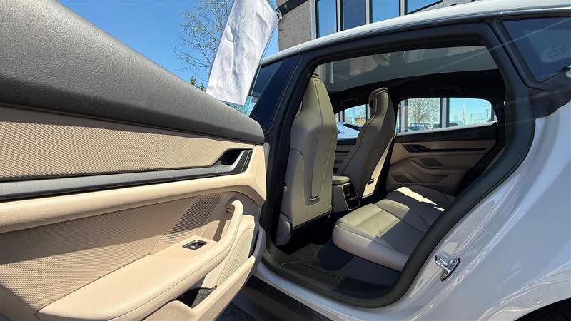 Used 2023 Porsche Taycan image 15