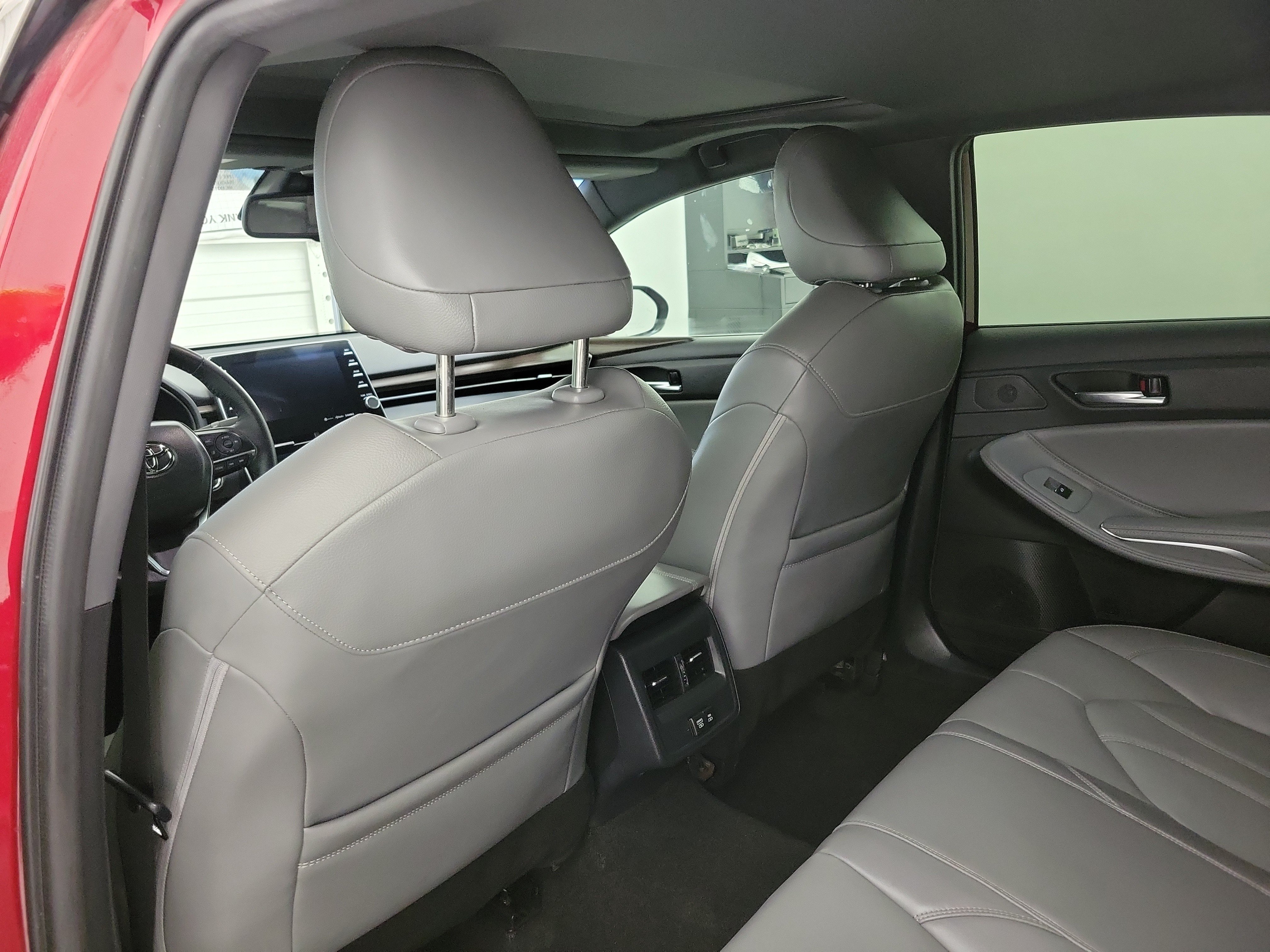 Certified 2022 Toyota Avalon XLE w/ Moonroof Package FWD image 10