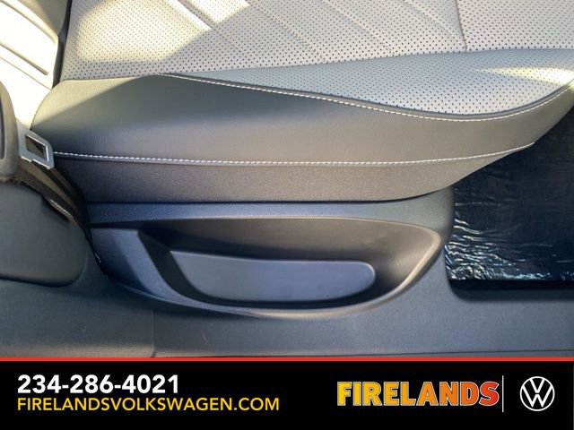 New 2025 Volkswagen Tiguan SE image 54