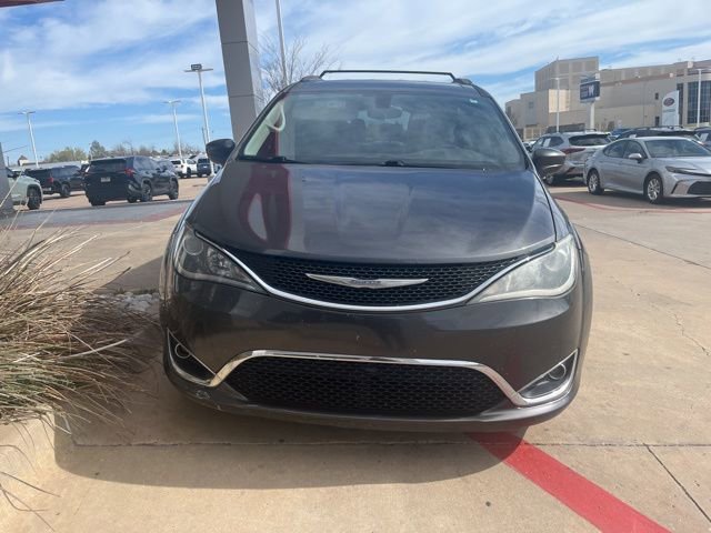 Used 2017 Chrysler Pacifica Touring-L image 6