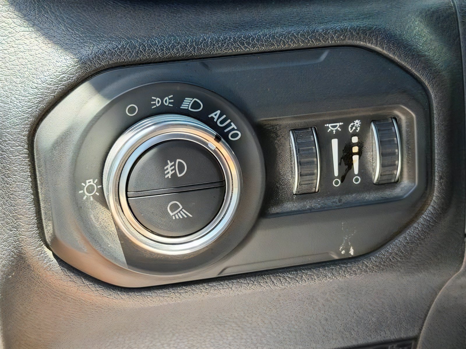 Used 2021 Jeep Gladiator Sport AWD/4WD image 18