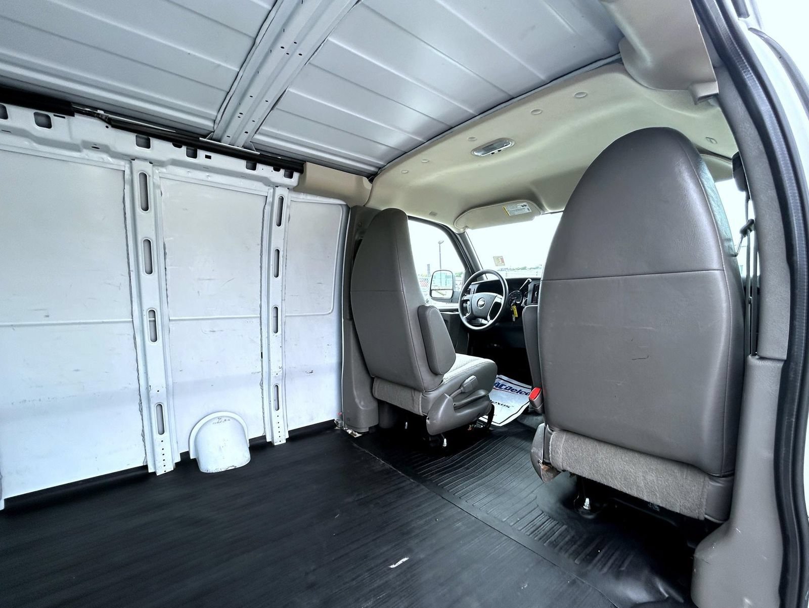 Used 2014 Chevrolet Express 1500 RWD image 21