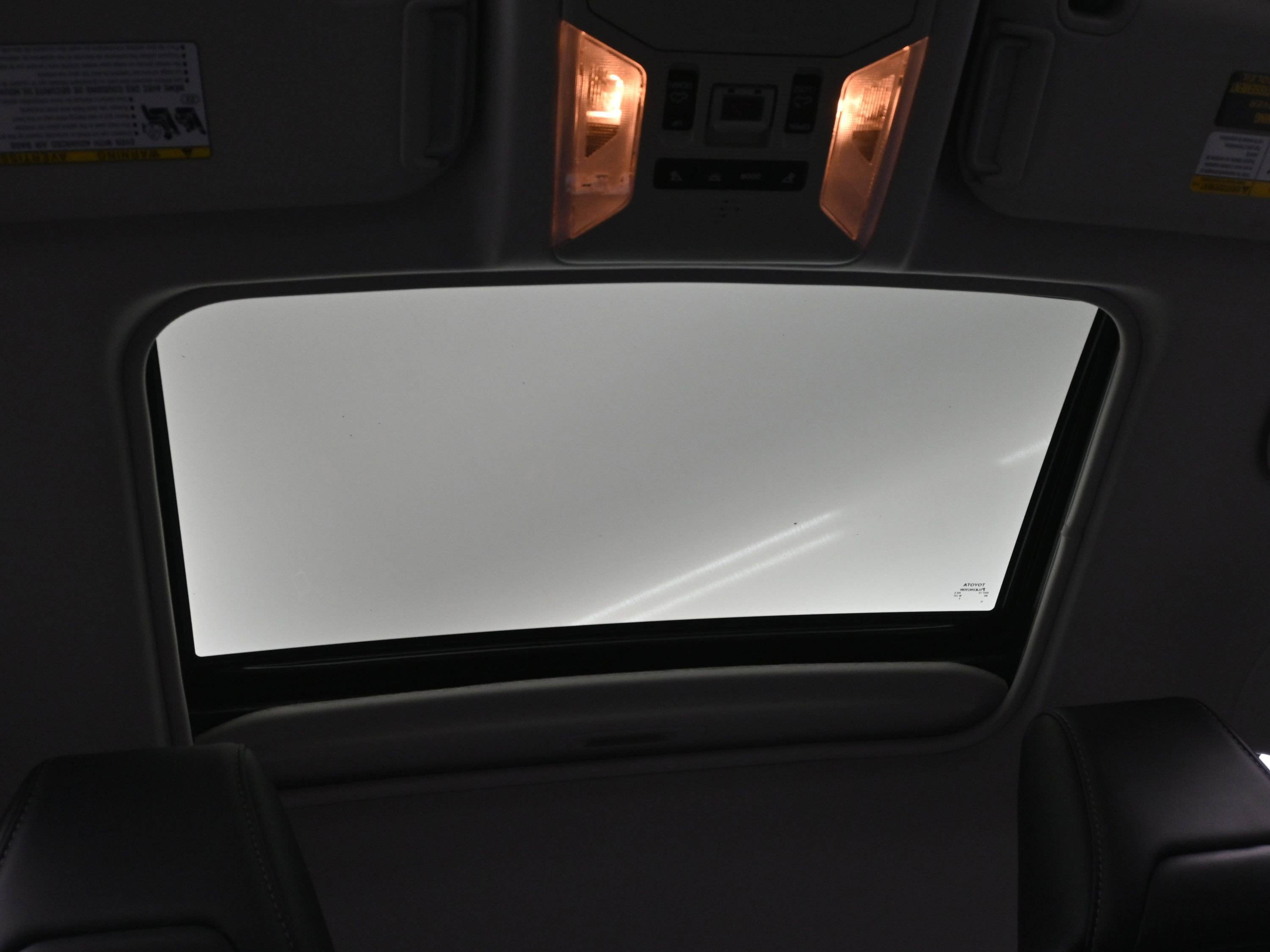 Used 2021 Toyota RAV4 XLE Premium image 28