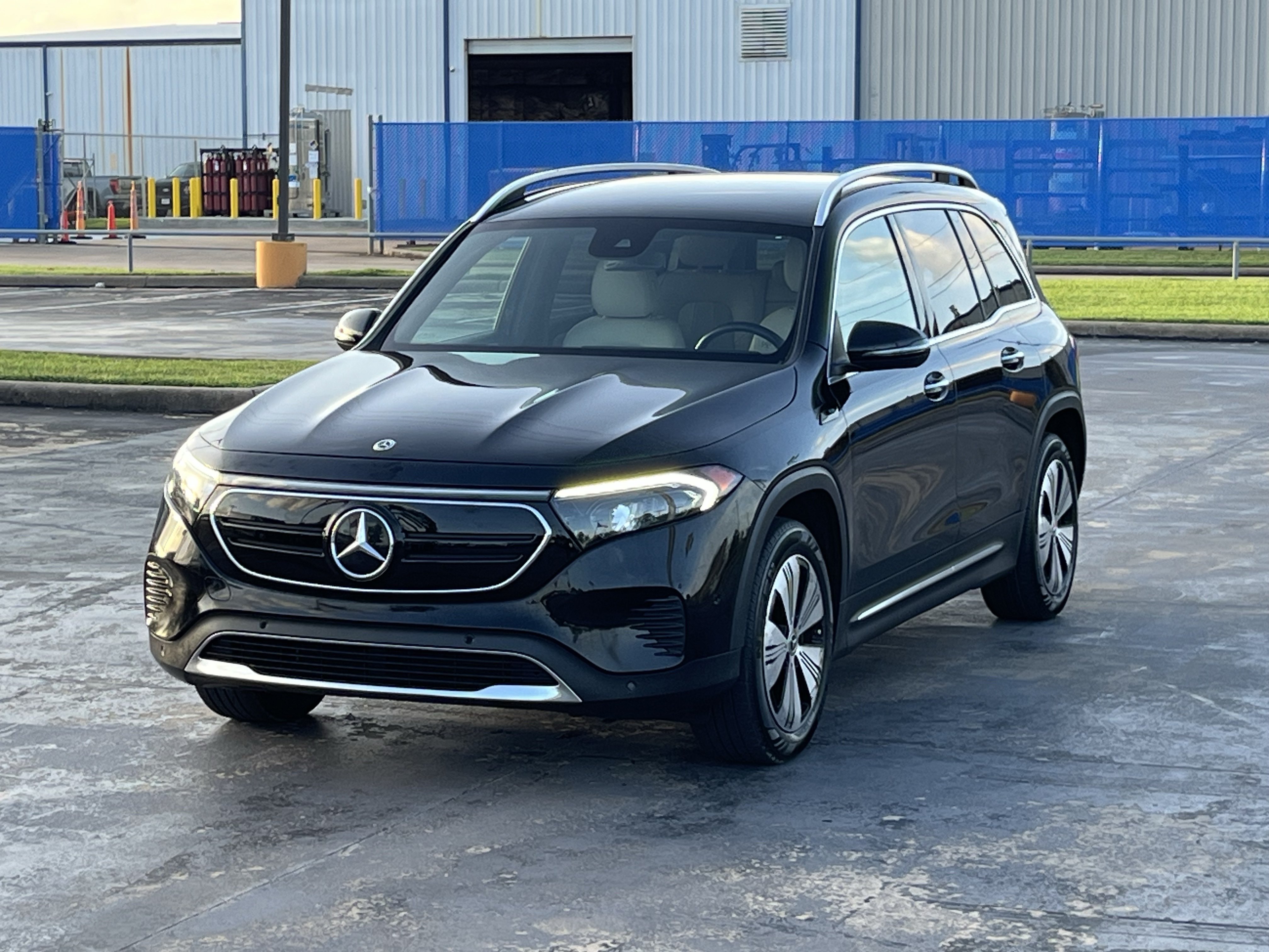 Used 2023 Mercedes-Benz EQB 250+ w/ Exclusive Package image 3