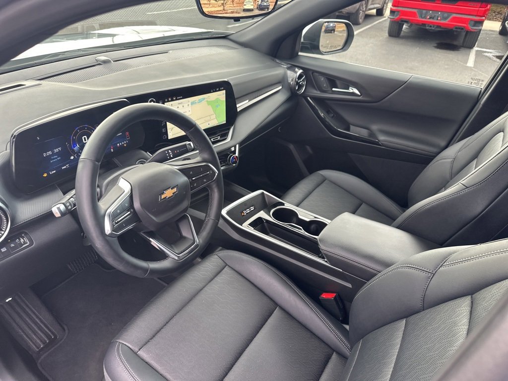 Used 2025 Chevrolet Equinox LT w/ Convenience Package II image 13