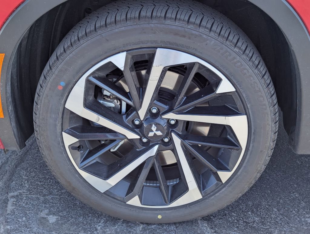 Used 2025 Mitsubishi Outlander 4WD Plug-In Hybrid image 13