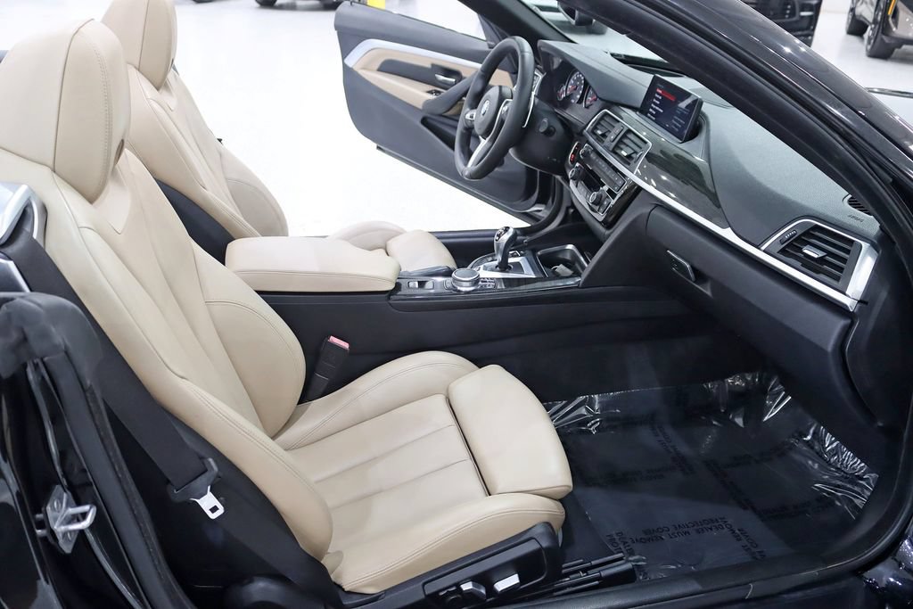 Used 2018 BMW M4 Convertible RWD image 32