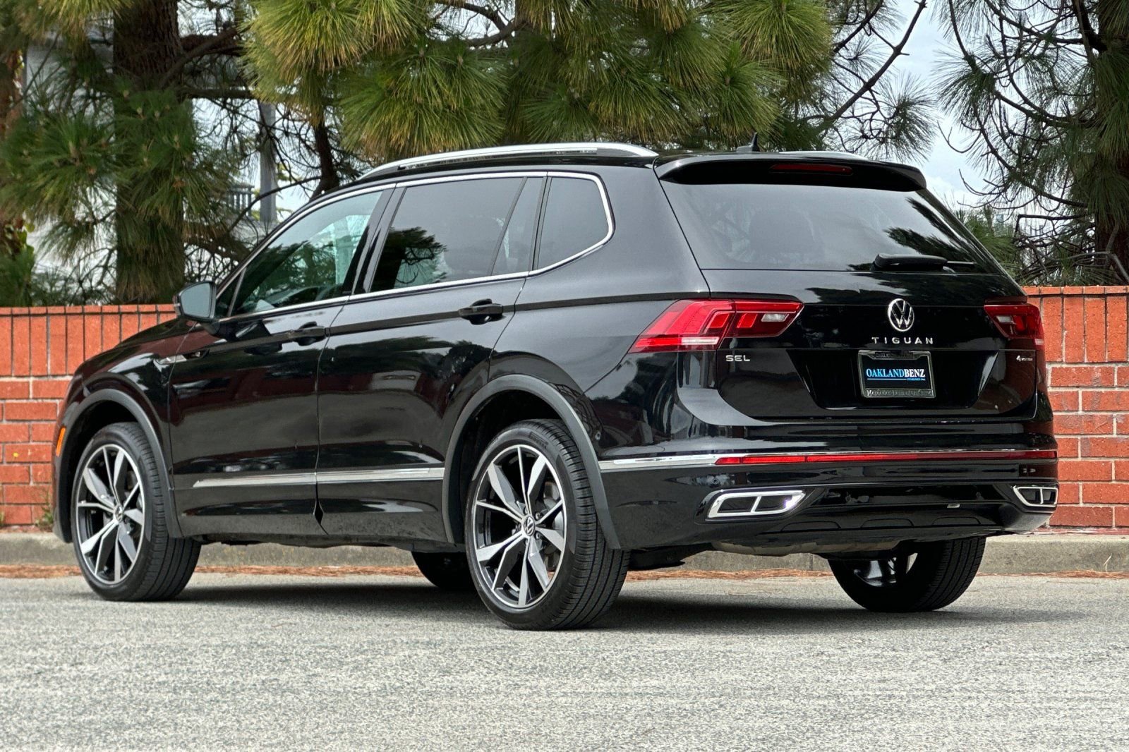 Used 2022 Volkswagen Tiguan SEL R-Line AWD/4WD image 6