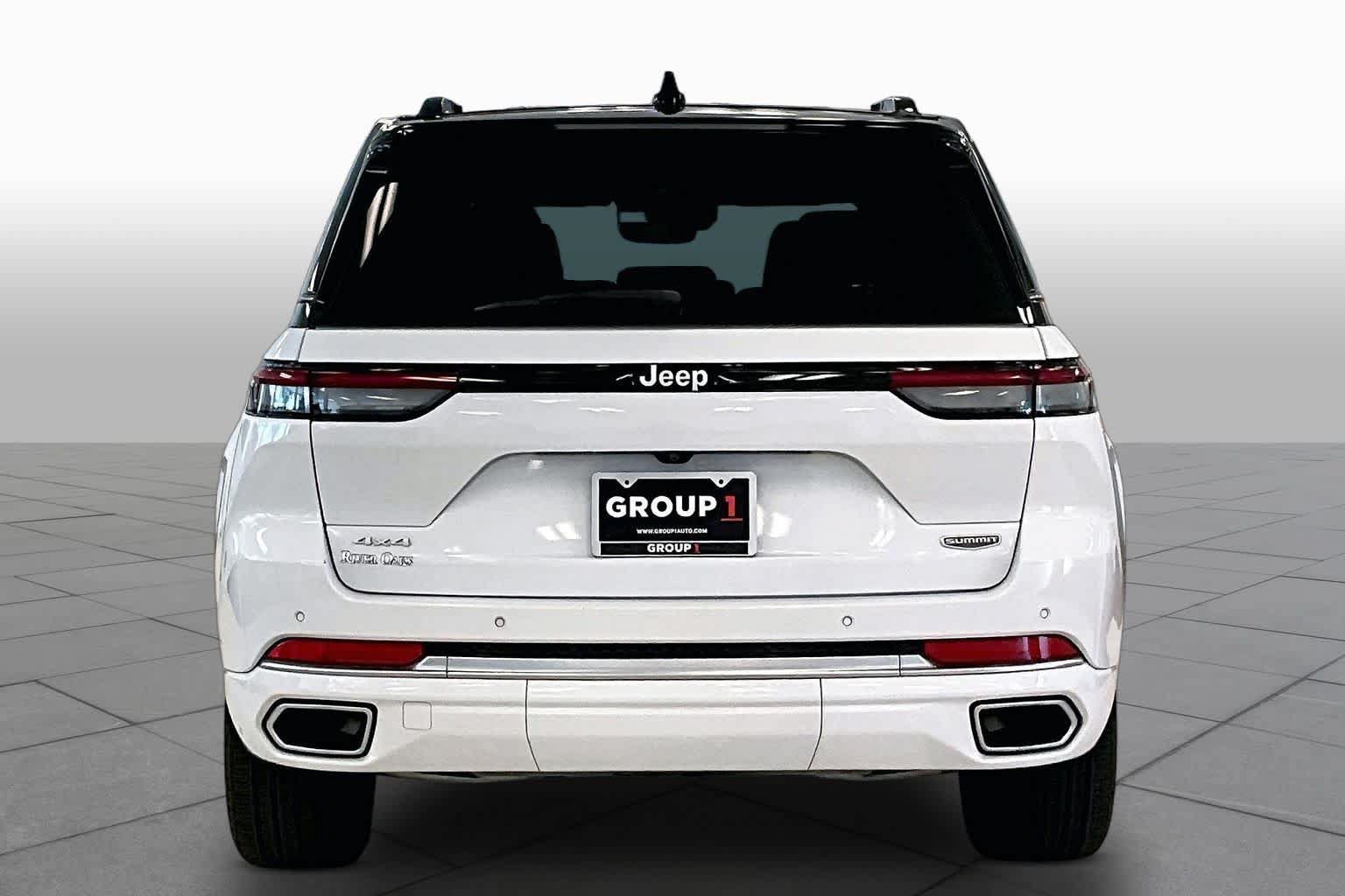Used 2025 Jeep Grand Cherokee Summit w/ MOPAR Finishing Package AWD/4WD image 4