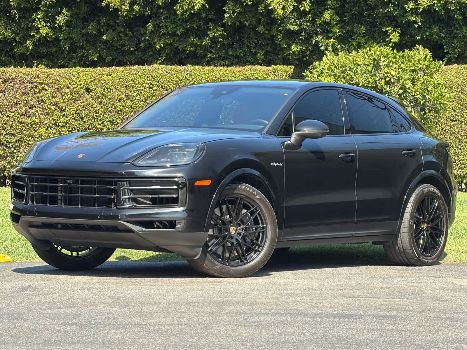 Used 2024 Porsche Cayenne Coupe AWD/4WD image 1