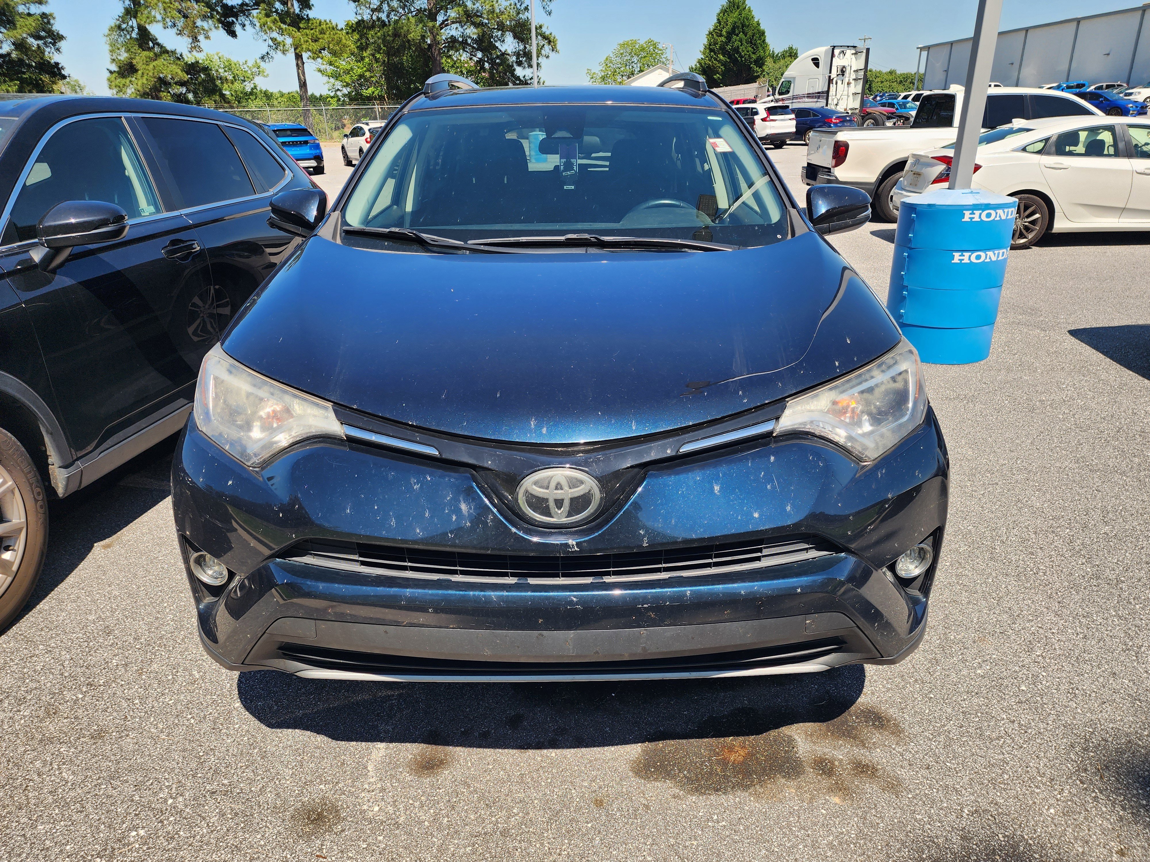 Used 2017 Toyota RAV4 XLE AWD/4WD image 2