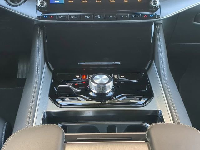 New 2026 Jeep Grand Wagoneer Limited w/ HD Trailer Tow Package image 18