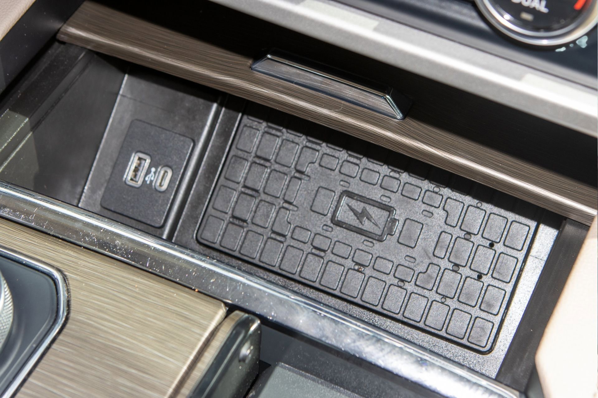 Used 2024 Ford Expedition Limited image 26