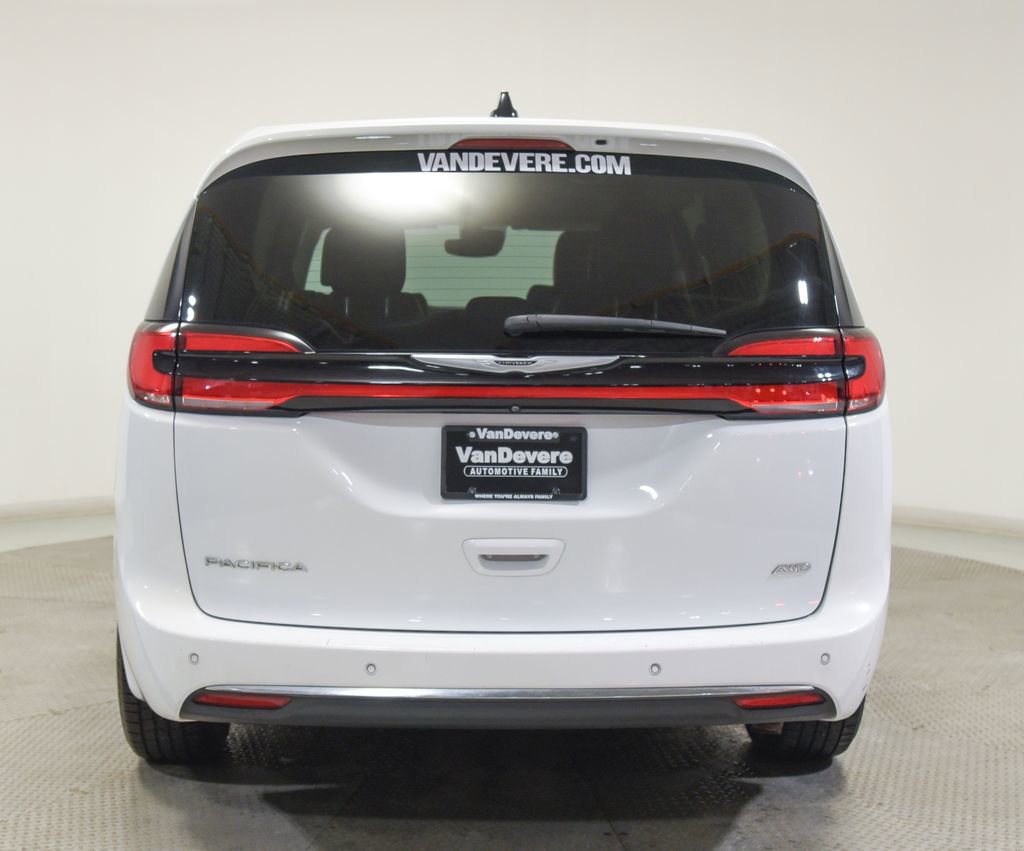 Used 2023 Chrysler Pacifica Touring-L image 10