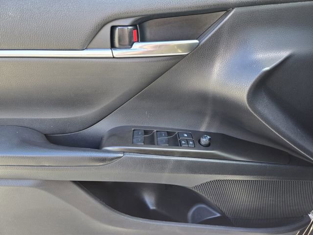 Used 2022 Toyota Camry SE image 31