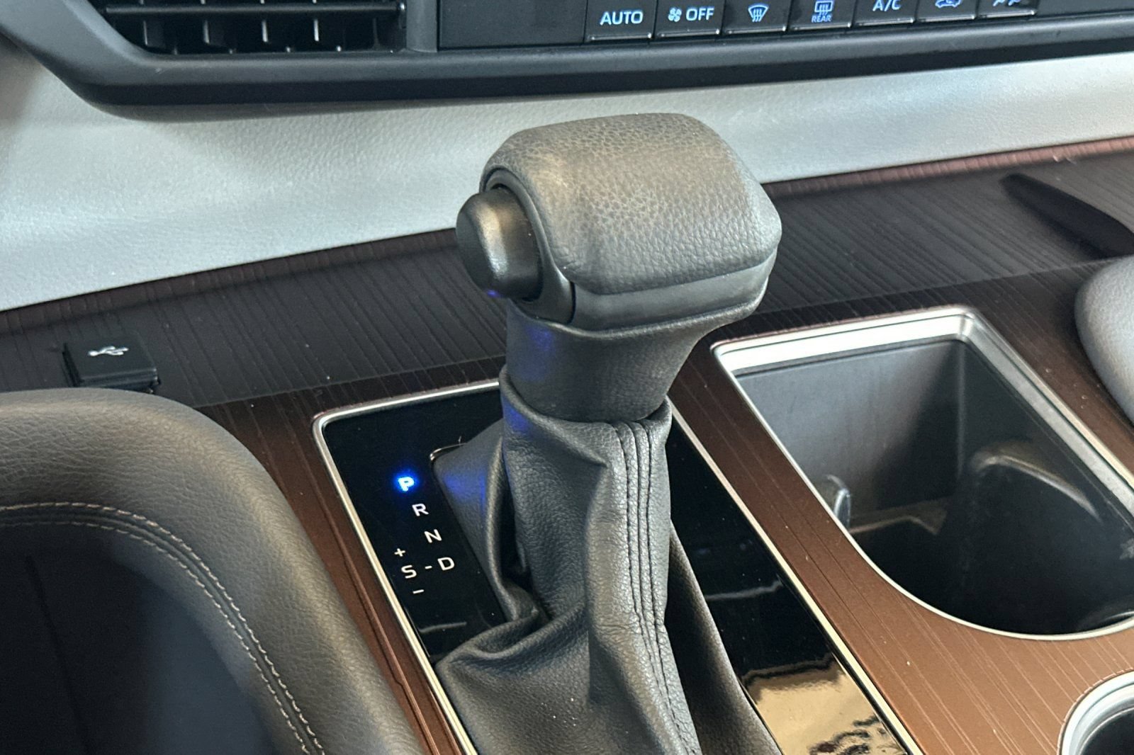 Certified 2024 Toyota Sienna LE AWD/4WD image 25