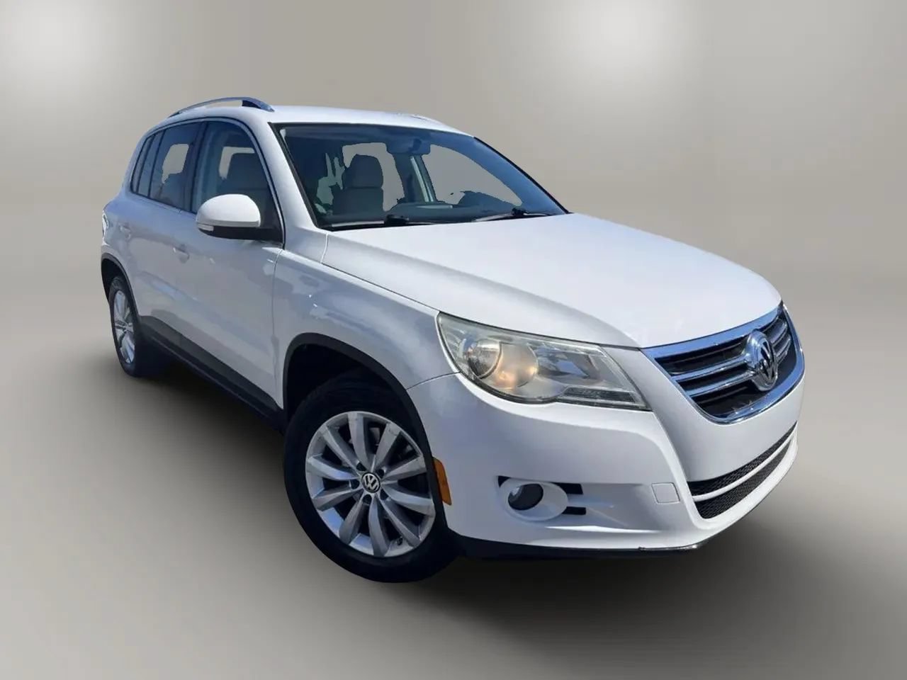 Used 2011 Volkswagen Tiguan S FWD image 2