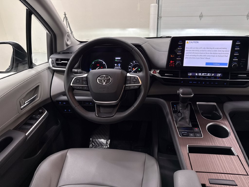 Used 2021 Toyota Sienna XLE w/ XLE Plus Package FWD image 15