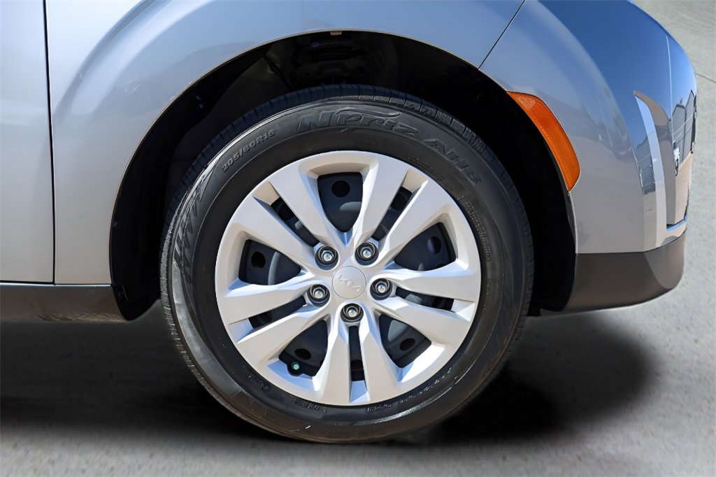 Used 2023 Kia Soul LX image 24