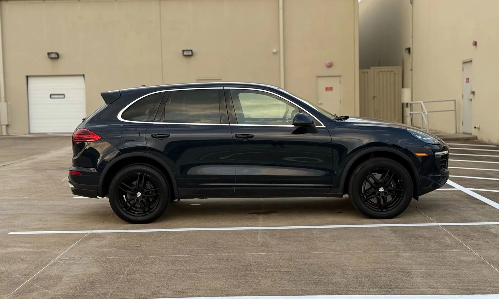 Used 2016 Porsche Cayenne AWD/4WD image 10