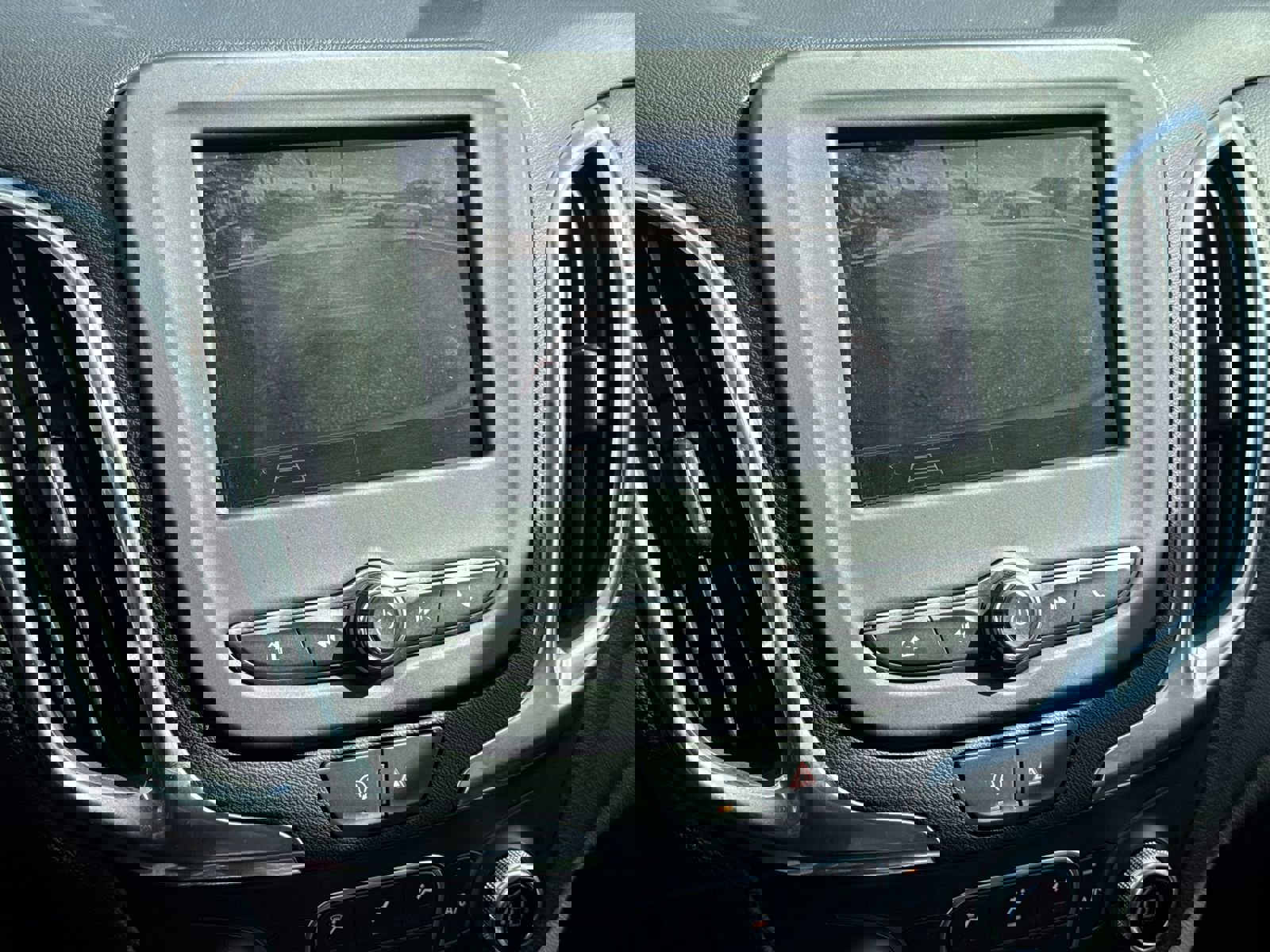 Used 2024 Chevrolet Equinox LT image 25