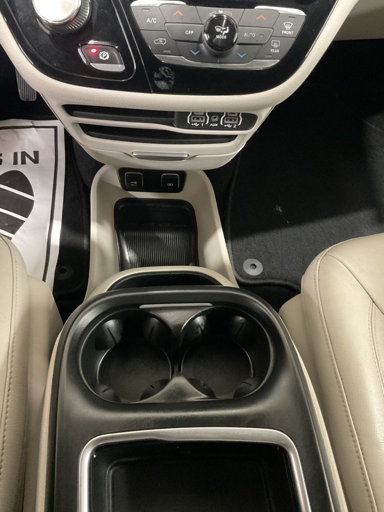 Used 2021 Chrysler Pacifica Touring-L image 21