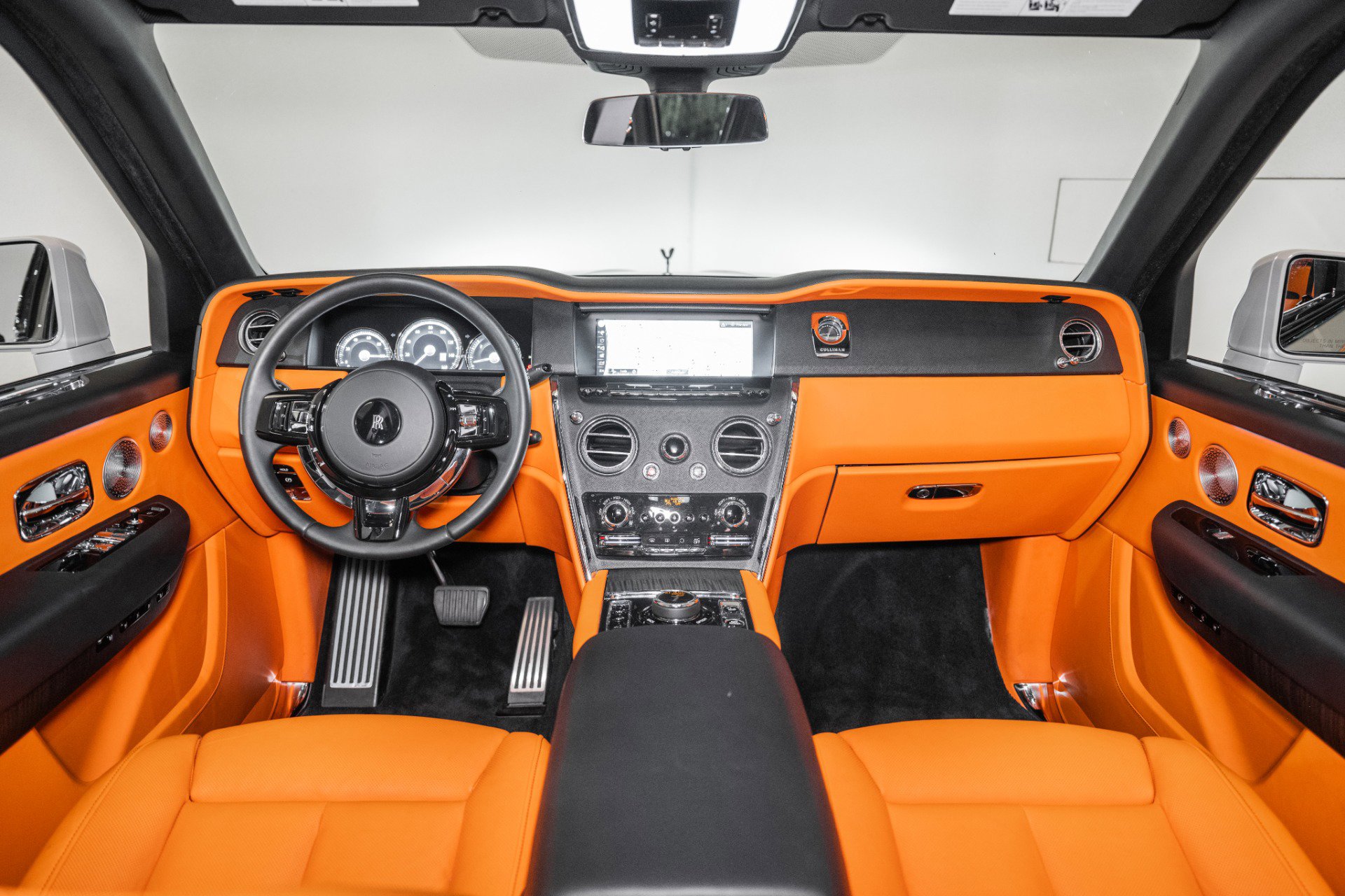 Used 2022 Rolls-Royce Cullinan w/ Dark Exterior Package image 34