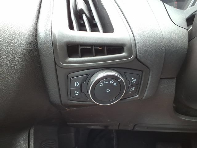 Used 2014 Ford Focus SE w/ Equipment Group 201A FWD image 15