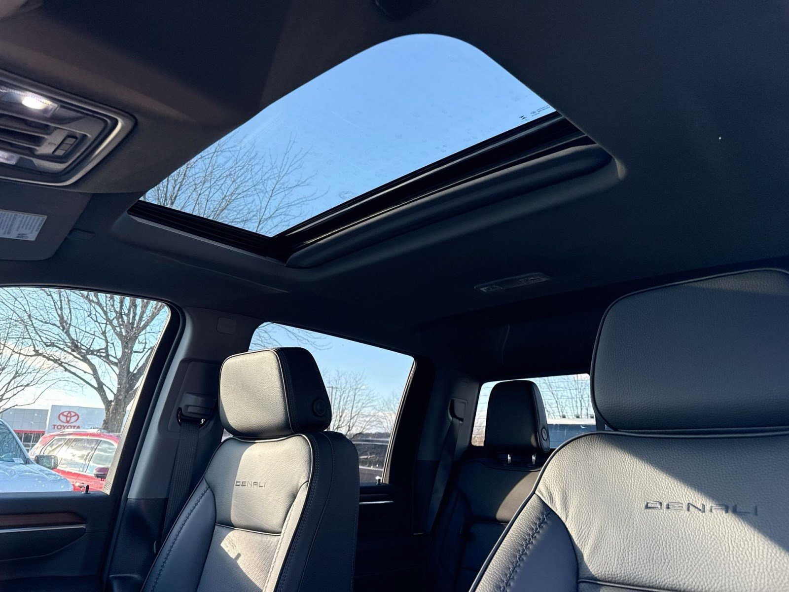 New 2026 GMC Sierra 2500 Denali w/ Denali Reserve Package image 18