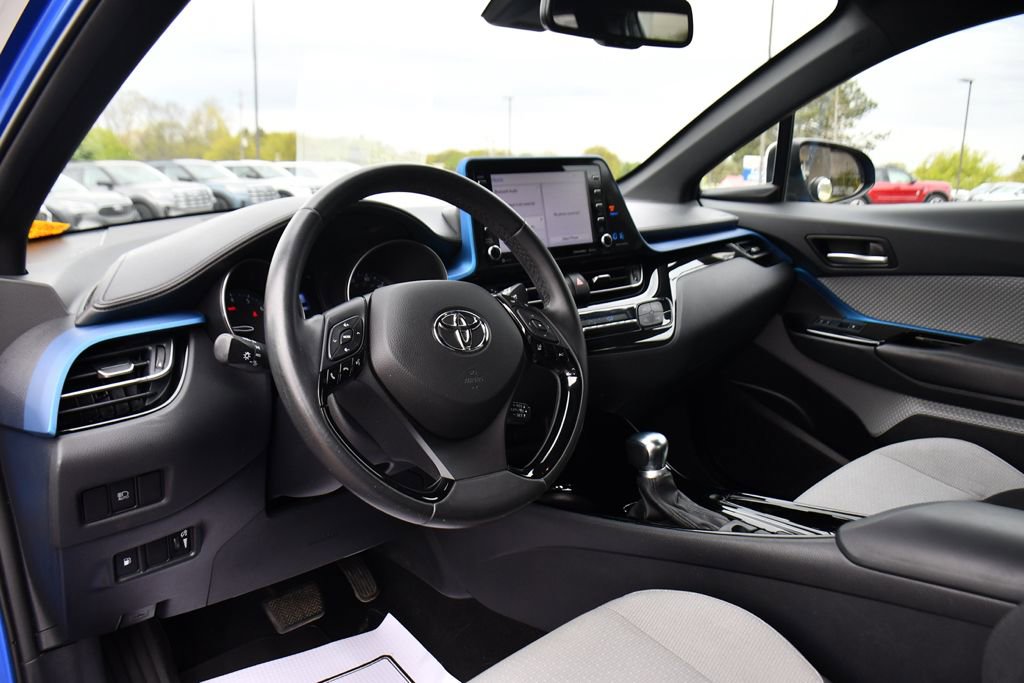 Used 2019 Toyota C-HR XLE FWD image 11