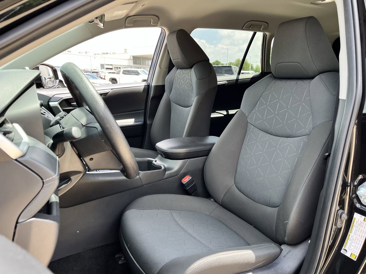 Used 2025 Toyota RAV4 XLE AWD/4WD image 23