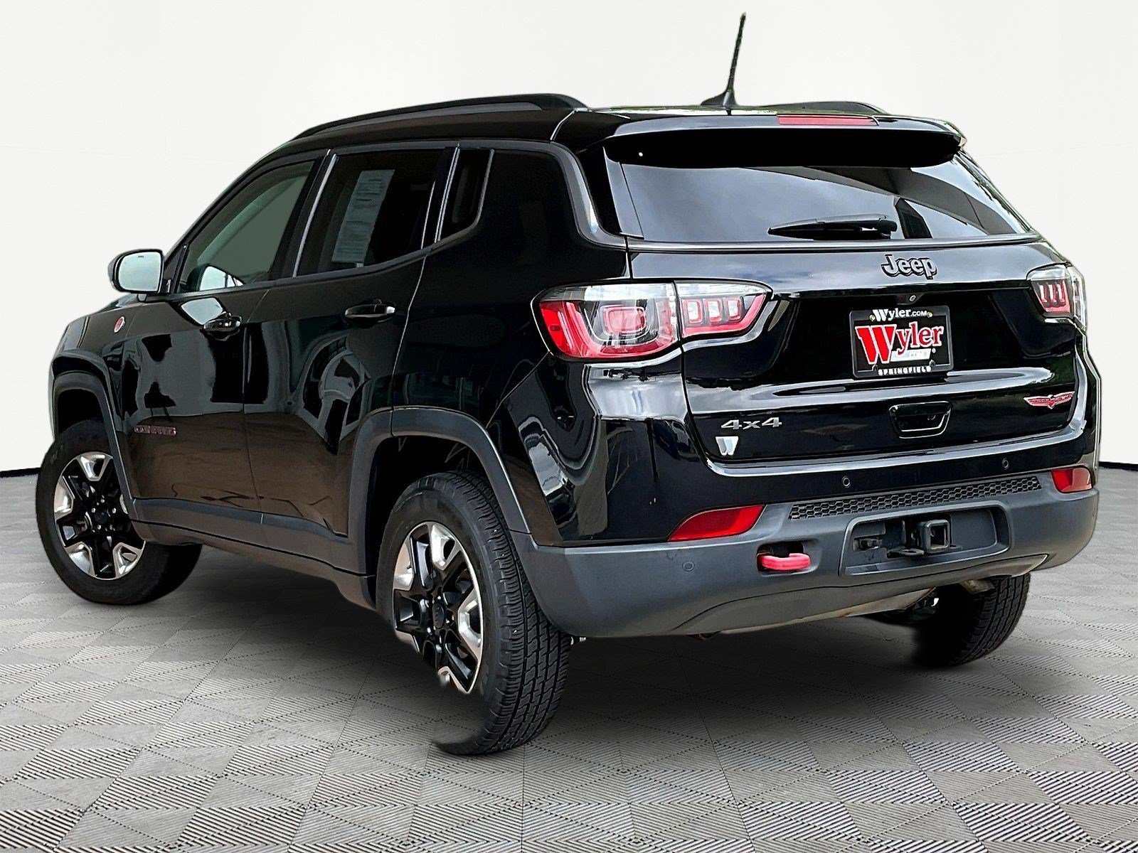 Used 2018 Jeep Compass Trailhawk w/ Leather Interior Group AWD/4WD image 4
