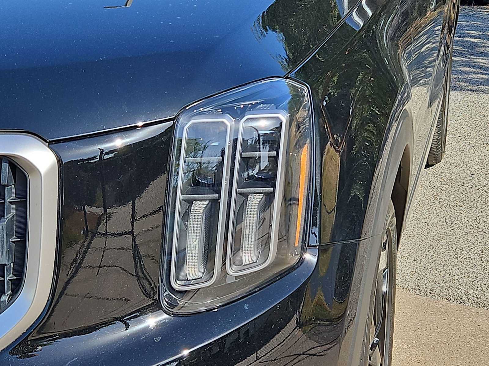 Certified 2025 Kia Telluride EX w/ EX Captain's Chair Package FWD image 10