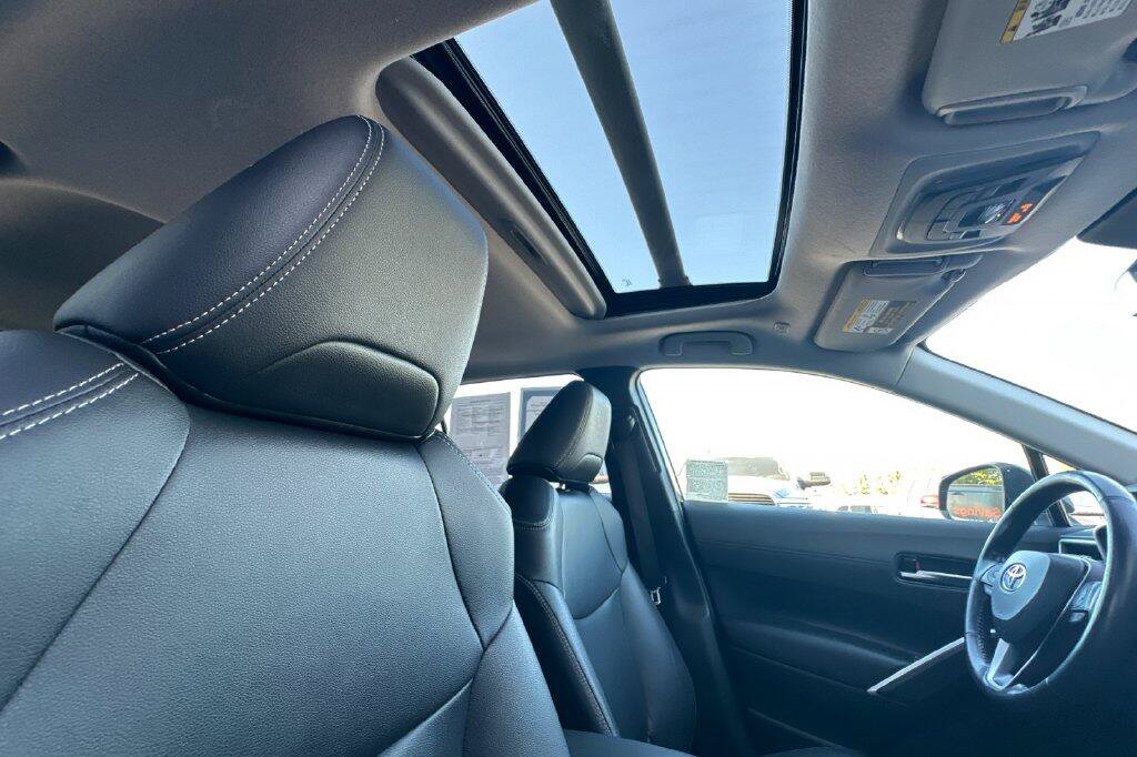 Used 2023 Toyota Corolla Cross XLE w/ Convenience Package FWD image 17