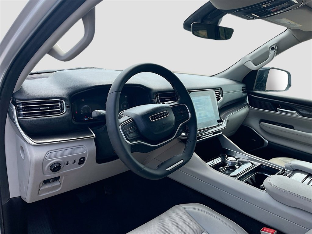 Used 2023 Jeep Wagoneer 4WD w/ Premium Group I image 9